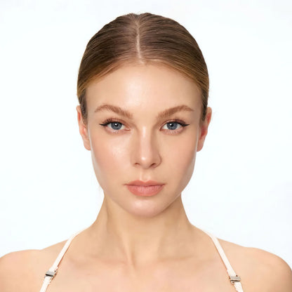 V-Flash Stamp Eyeliner used on model — natural winged eyeliner look